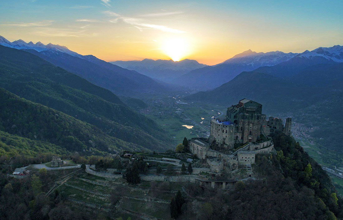 Tramonto dietro alla Sacra di San Michele - 21.04.18 #fotodelgiorno di Federico Dovis